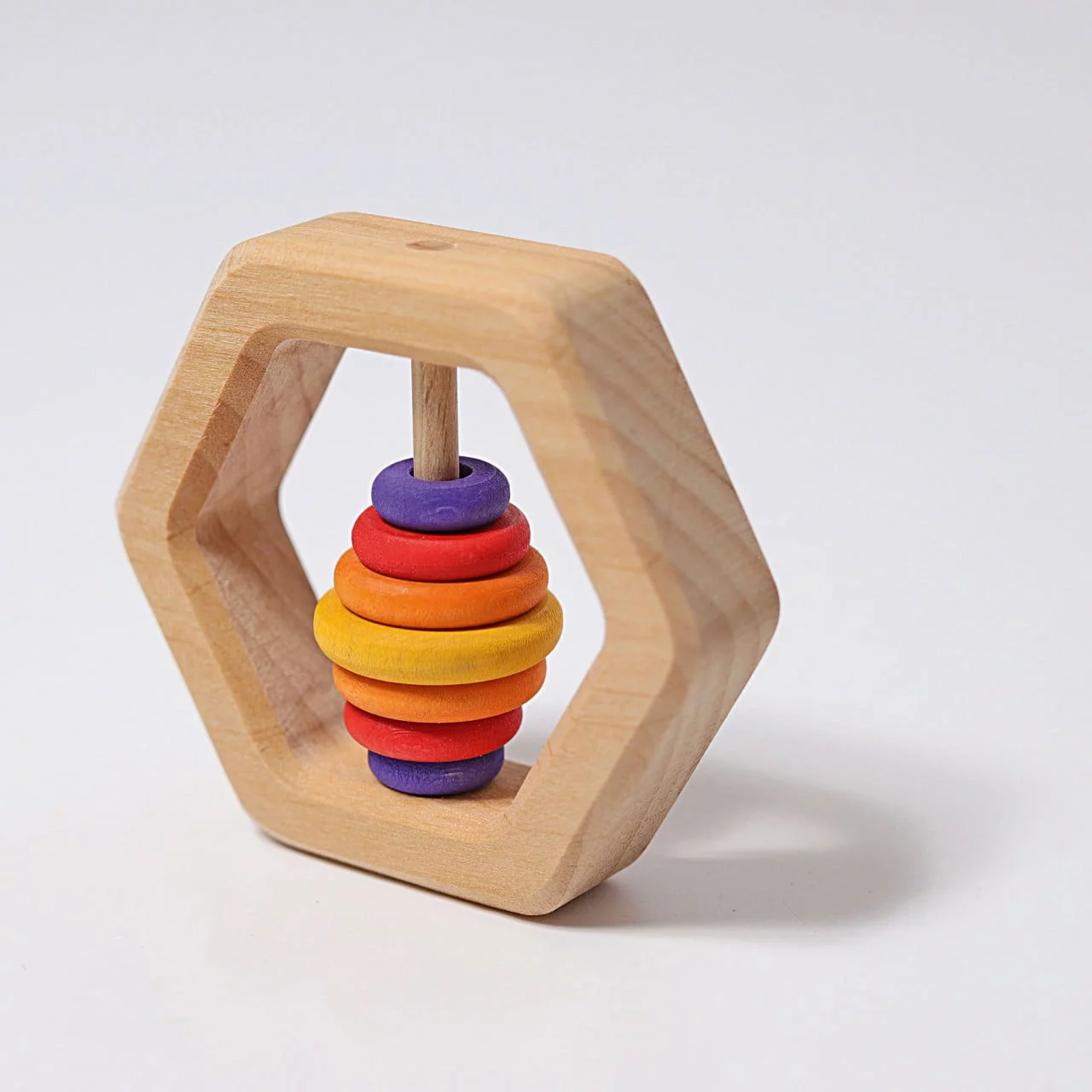 Grimms hochet hexagonal en bois 02