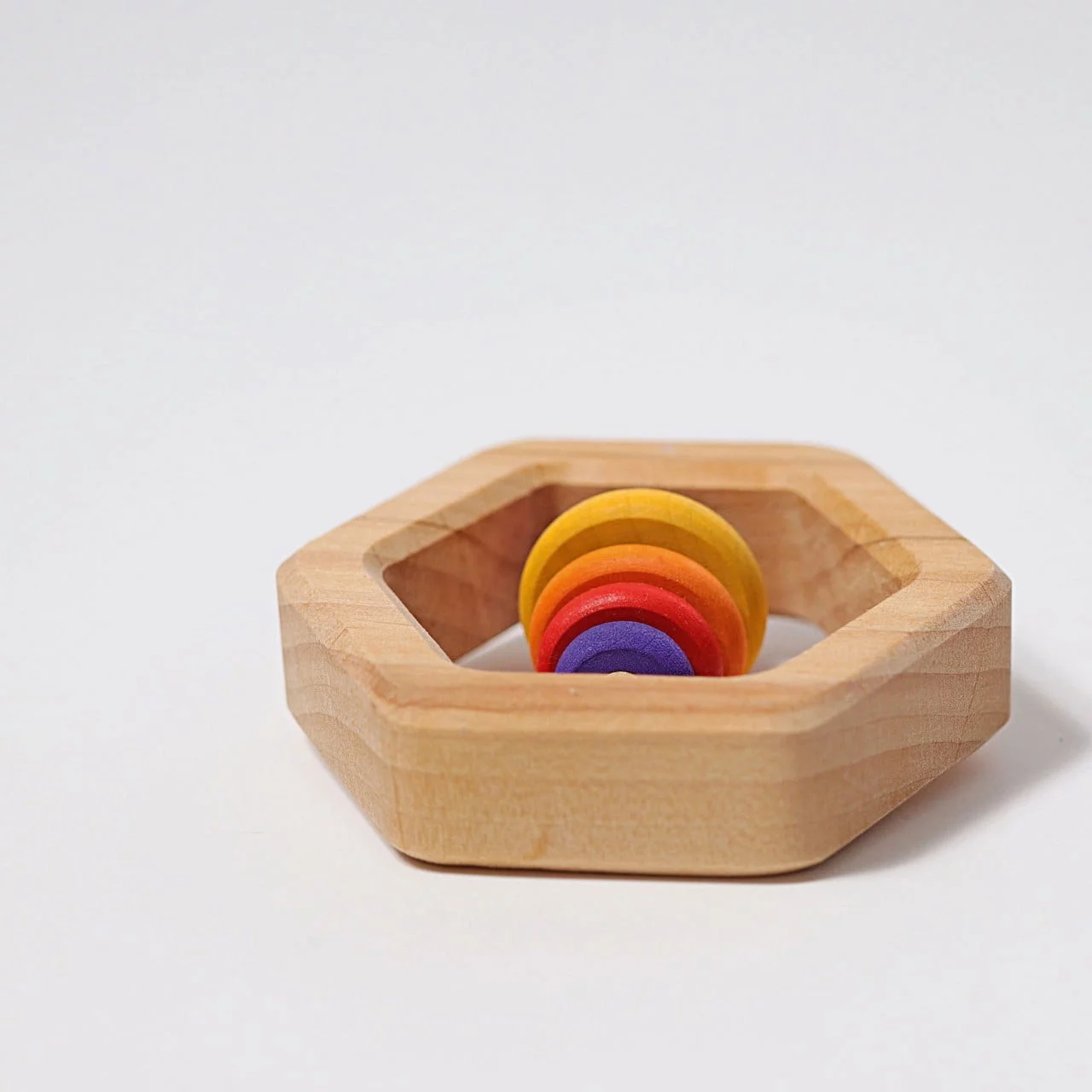 Grimms hochet hexagonal en bois 03